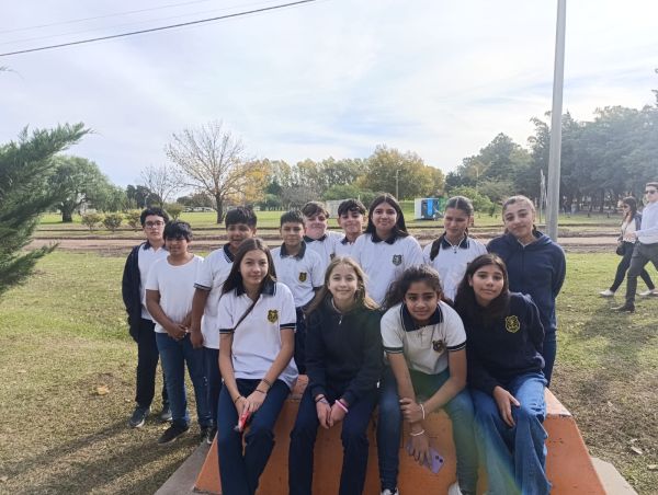 Estudiantes del Instituto participaron de la inauguración del Playón Social