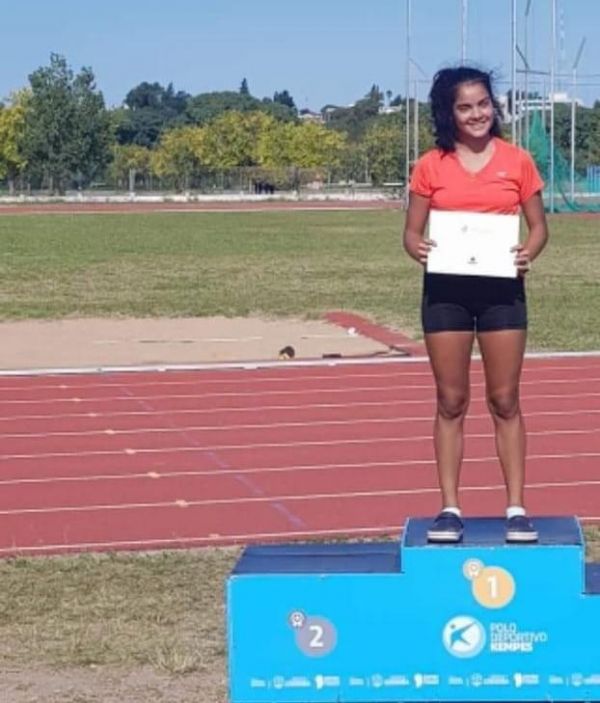 Mayra Palacios - Campeona Provincial en 1500 y 3000 mts.